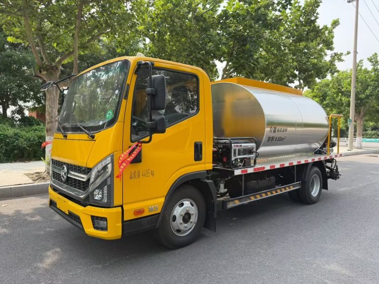 Intelligent Asphalt Distributor Truck LIJIU factory