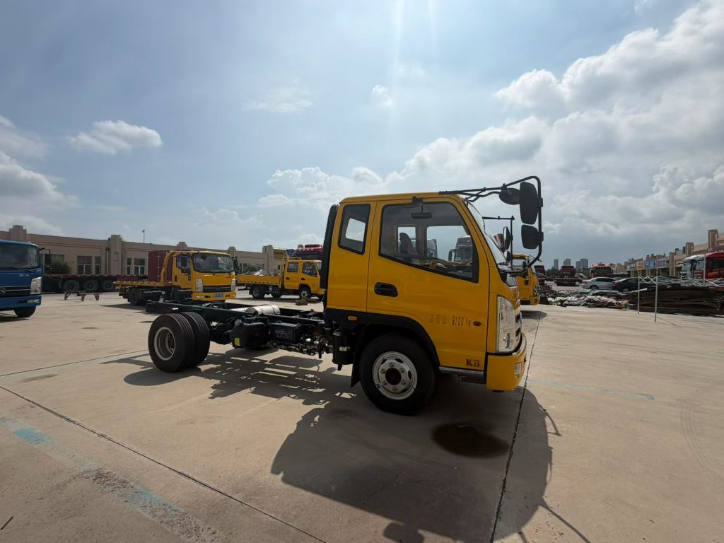Intelligent Asphalt Distributor Truck Asphalt plant equipment factory photo LIJIU