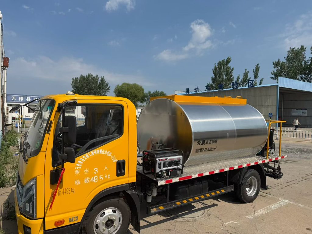 Intelligent Asphalt Distributor Truck Asphalt plant equipment factory photo LIJIU