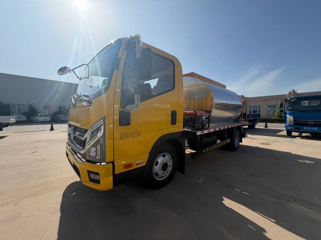Intelligent Asphalt Distributor Truck Asphalt plant equipment factory photo LIJIU