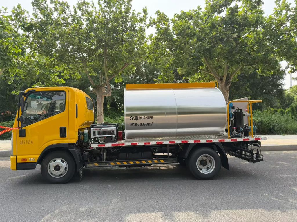 Intelligent Asphalt Distributor Truck Asphalt plant equipment factory photo LIJIU