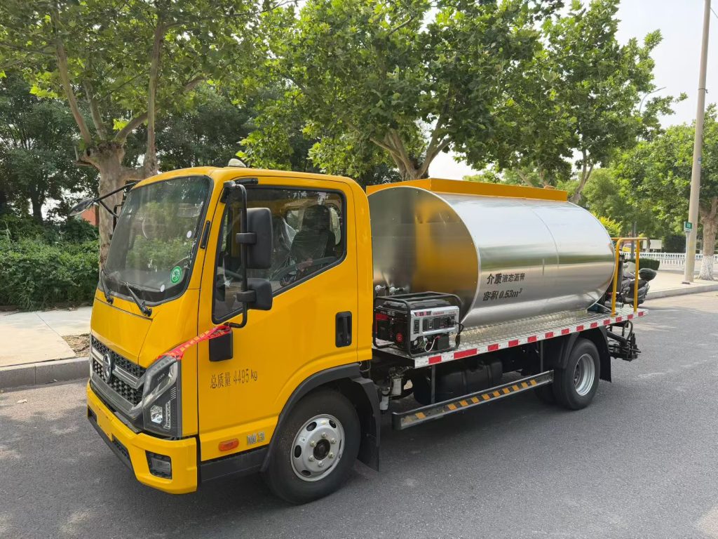 Intelligent Asphalt Distributor Truck Asphalt plant equipment factory photo LIJIU
